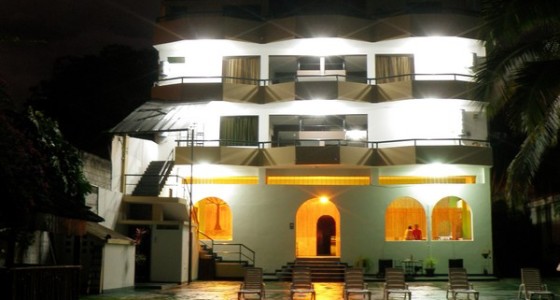 vista-nocturna-del-chachamayo-inn-hotel